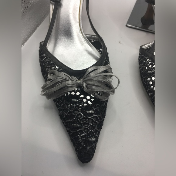 Pointed Toe Short Heel w/ Bow - Picture 2 of 7